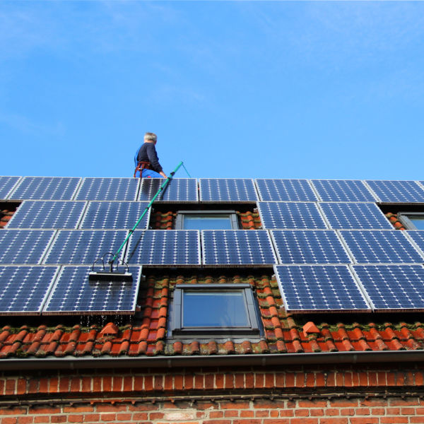 Photovoltaik Reinigung für höhere Erträge